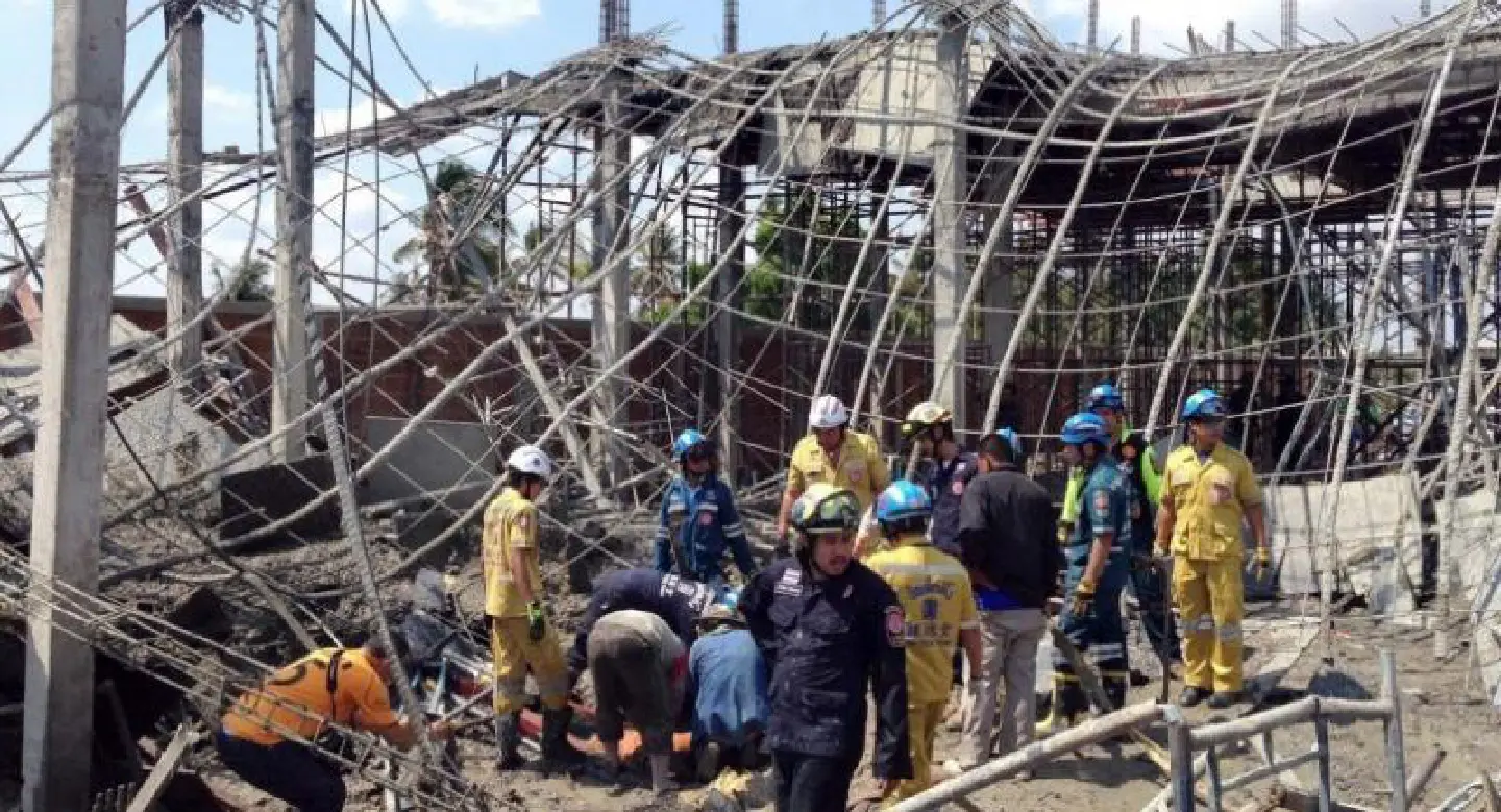 Two killed as scaffolding collapses in Nonthaburi Two killed as scaffolding collapses in Nonthaburi