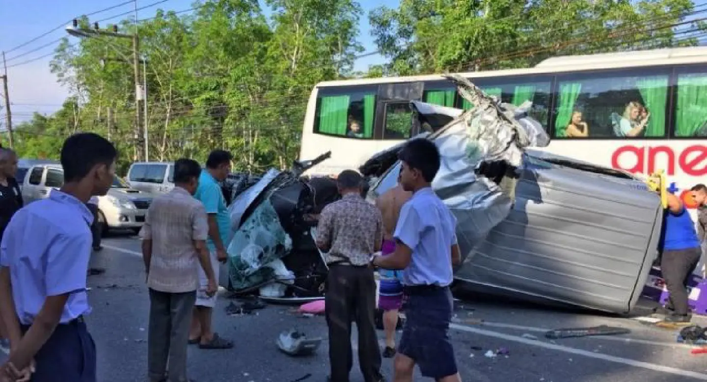 Driver, Chinese tourist killed, 7 hurt in Phang Nga van crash Driver, Chinese tourist killed, 7 hurt in Phang Nga van crash