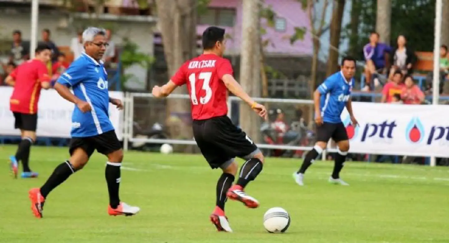 All eyes on the ball