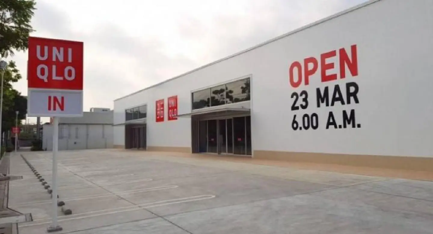 Japanese chain UNIQLO chooses Phatthanakan roadside store as first in SEA