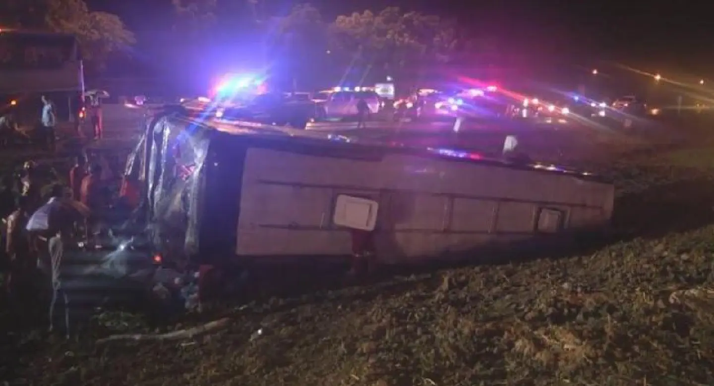 Bus mishap in Ayutthaya leaves driver, 50 students injured Bus mishap in Ayutthaya leaves driver, 50 students injured