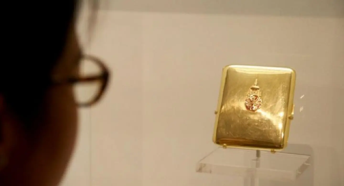 Royal symbols of friendship Royal symbols of friendship