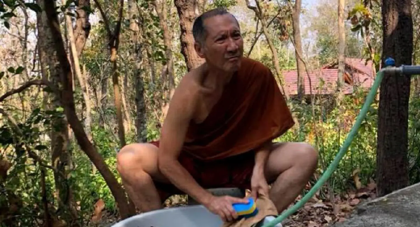 Former minister Pradit enters monkhood