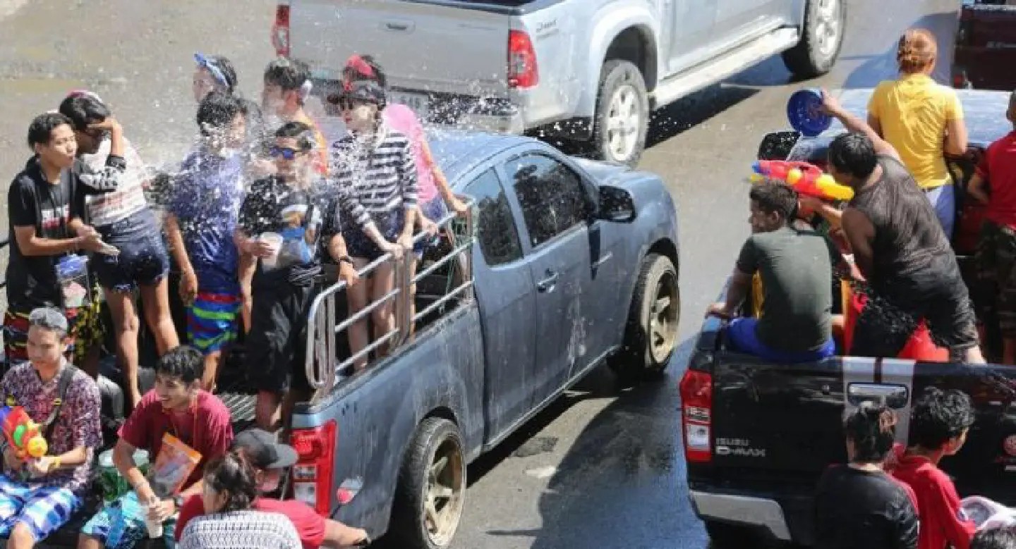 Govt to permit Songkran revellers to ride in pickup beds