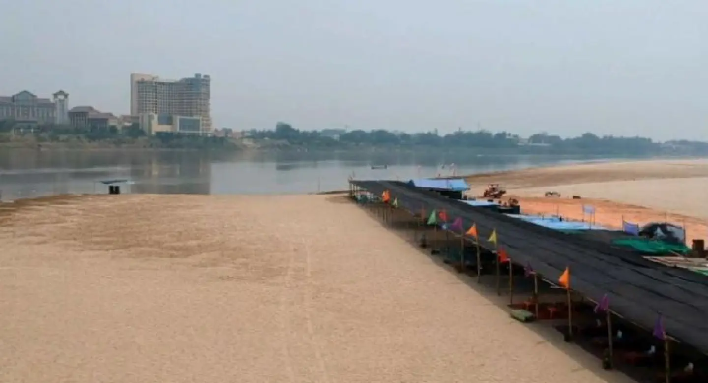 Nong Khai folk turn drought to opportunity with Mekong beach Nong Khai folk turn drought to opportunity with Mekong beach