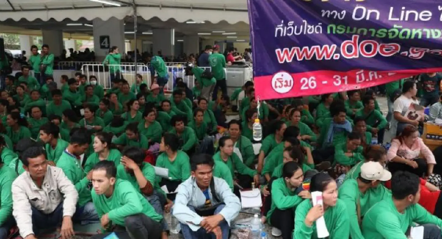 Migrant workers rush to complete registration Migrant workers rush to complete registration