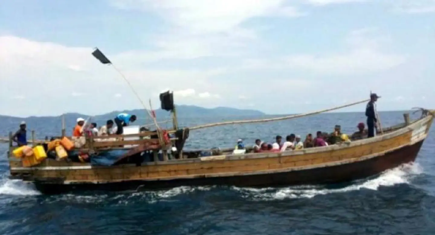 Rohingya boat marks new exodus Rohingya boat marks new exodus