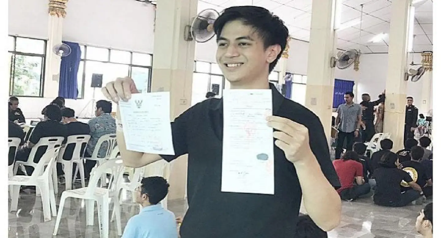 Abhisit’s nephew Parit voluntarily enlists in Army