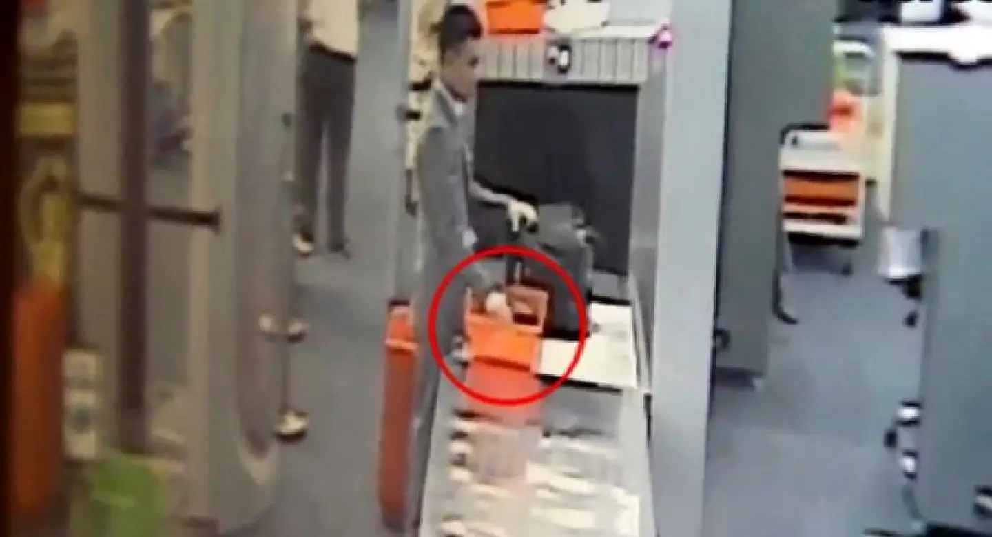 Airport security officer arrested for stealing Bt6,000 from tourist