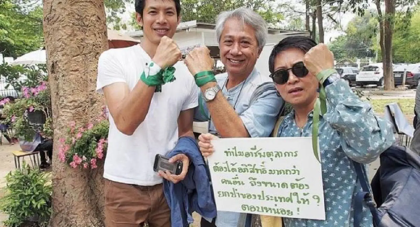 Chiang Mai trio begins march against court housing on Doi Suthep Chiang Mai trio begins march against court housing on Doi Suthep