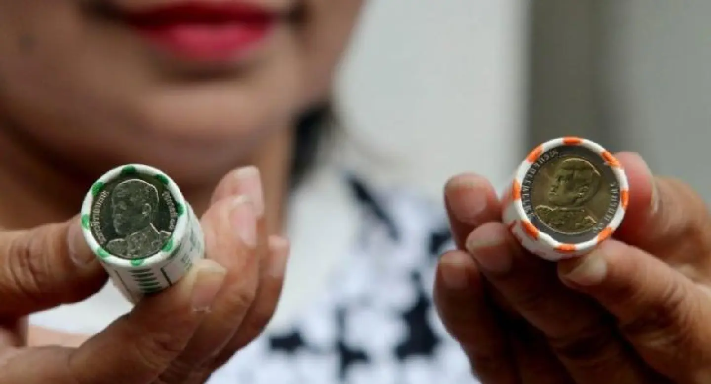 Nationwide rush for royal coins Nationwide rush for royal coins