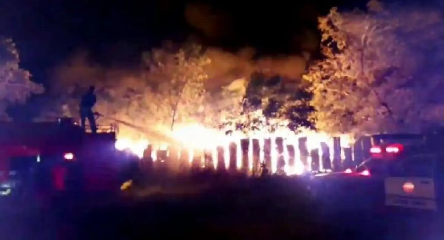 Fire burns down plastic pellet warehouse in Chon Buri