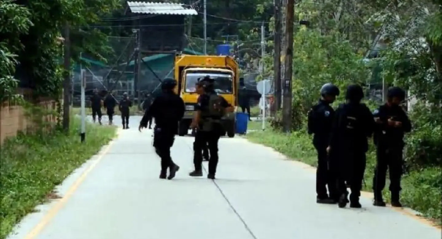 Insurgents fire at two road checkpoints, marine post in Narathiwat
