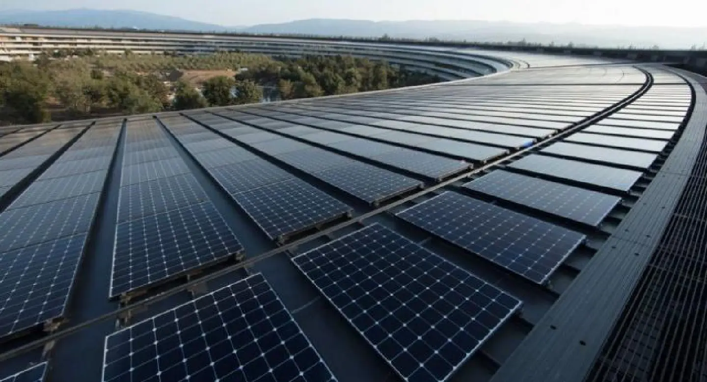 Apple turns green, claiming '100% clean energy' Apple turns green, claiming '100% clean energy'