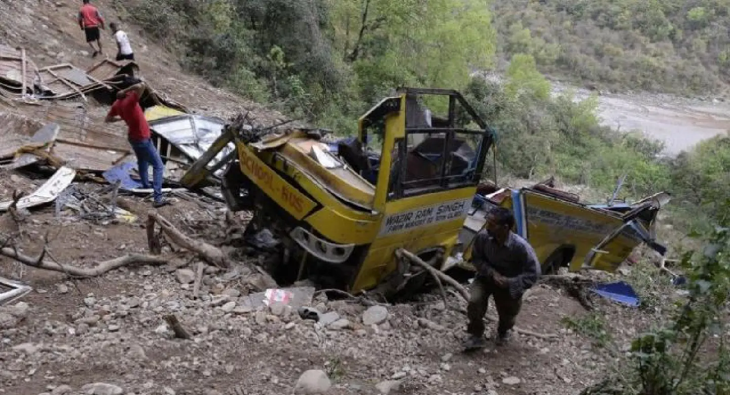 Indian truck crash kills 18 labourers: police Indian truck crash kills 18 labourers: police