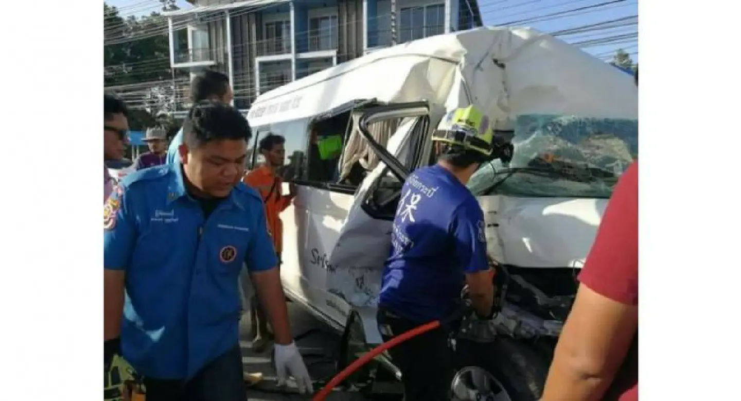 Krabi van driver injured in collision with ice truck Krabi van driver injured in collision with ice truck