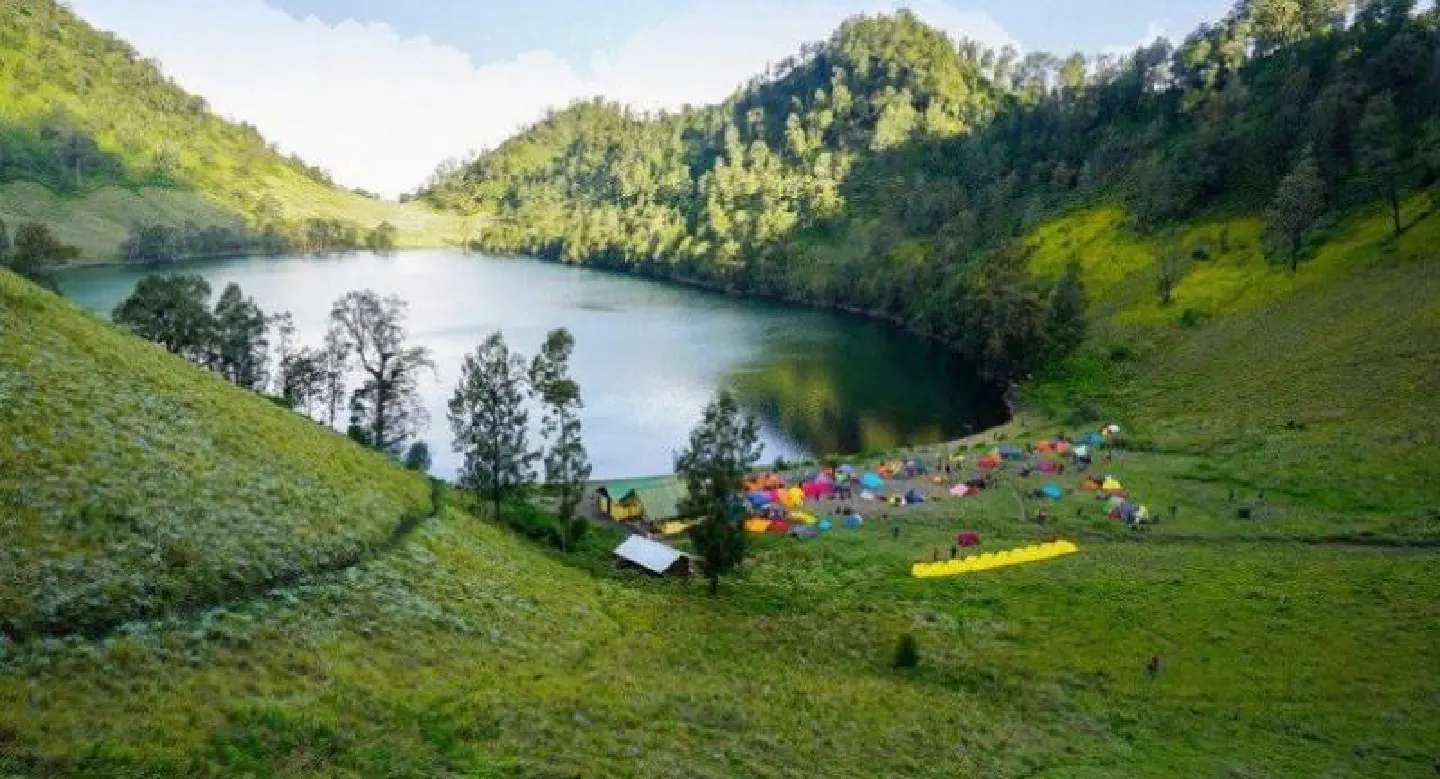 New rules for camping at Ranu Kumbolo New rules for camping at Ranu Kumbolo