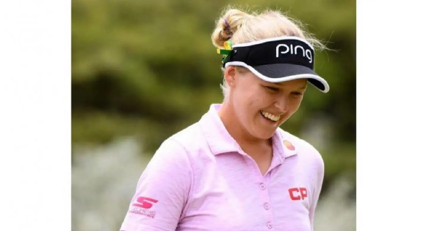 Canada's Henderson uses hot putter to lead Lotte Championship Canada's Henderson uses hot putter to lead Lotte Championship
