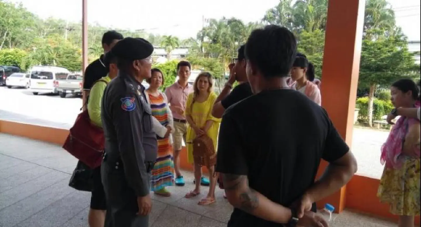 Chinese tourist dies after parasailing near Phuket Chinese tourist dies after parasailing near Phuket