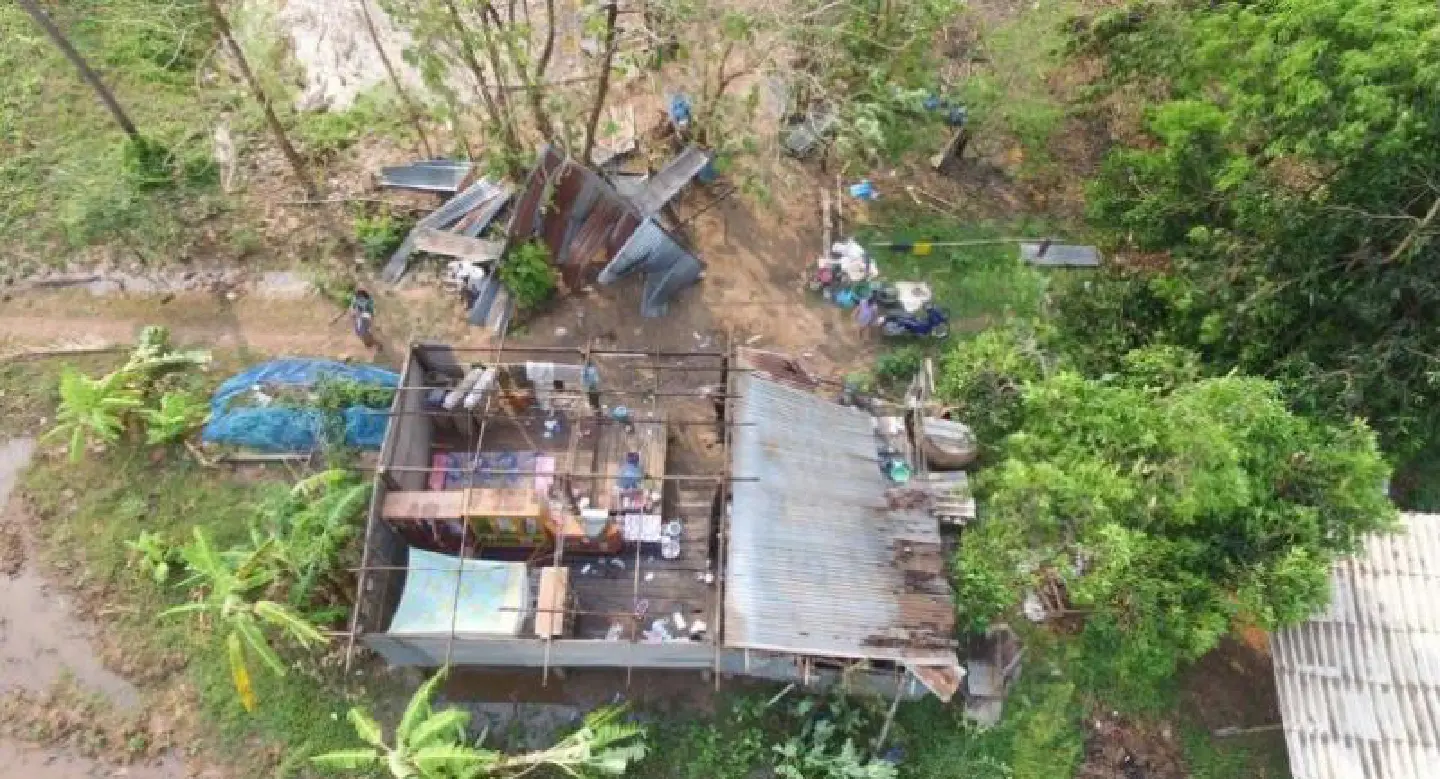 Roofs blown off, roads blocked in Phitsanulok storms Roofs blown off, roads blocked in Phitsanulok storms