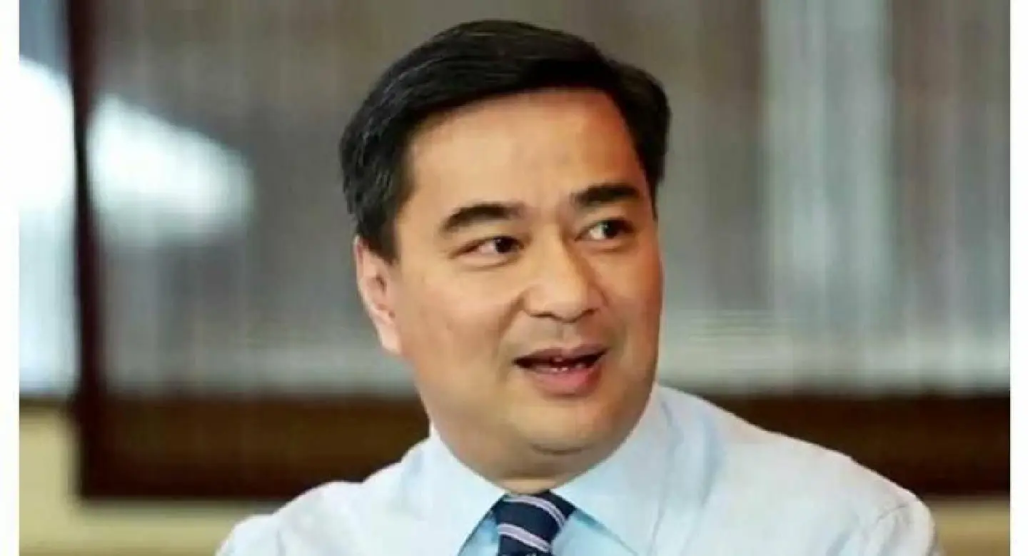 Abhisit convinces Democrats to affirm leader by mobile vote for all members Abhisit convinces Democrats to affirm leader by mobile vote for all members