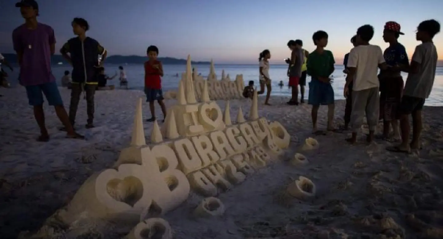 Philippines closes Boracay to tourists under high security Philippines closes Boracay to tourists under high security