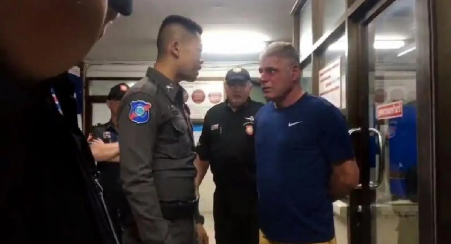Russian volunteer loses tooth from punch by drunk tourist in Pattaya Russian volunteer loses tooth from punch by drunk tourist in Pattaya