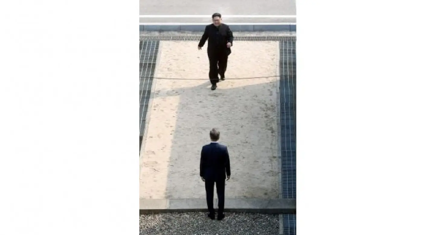 N. Korea's Kim says 'flooded with emotion' as enters South N. Korea's Kim says 'flooded with emotion' as enters South