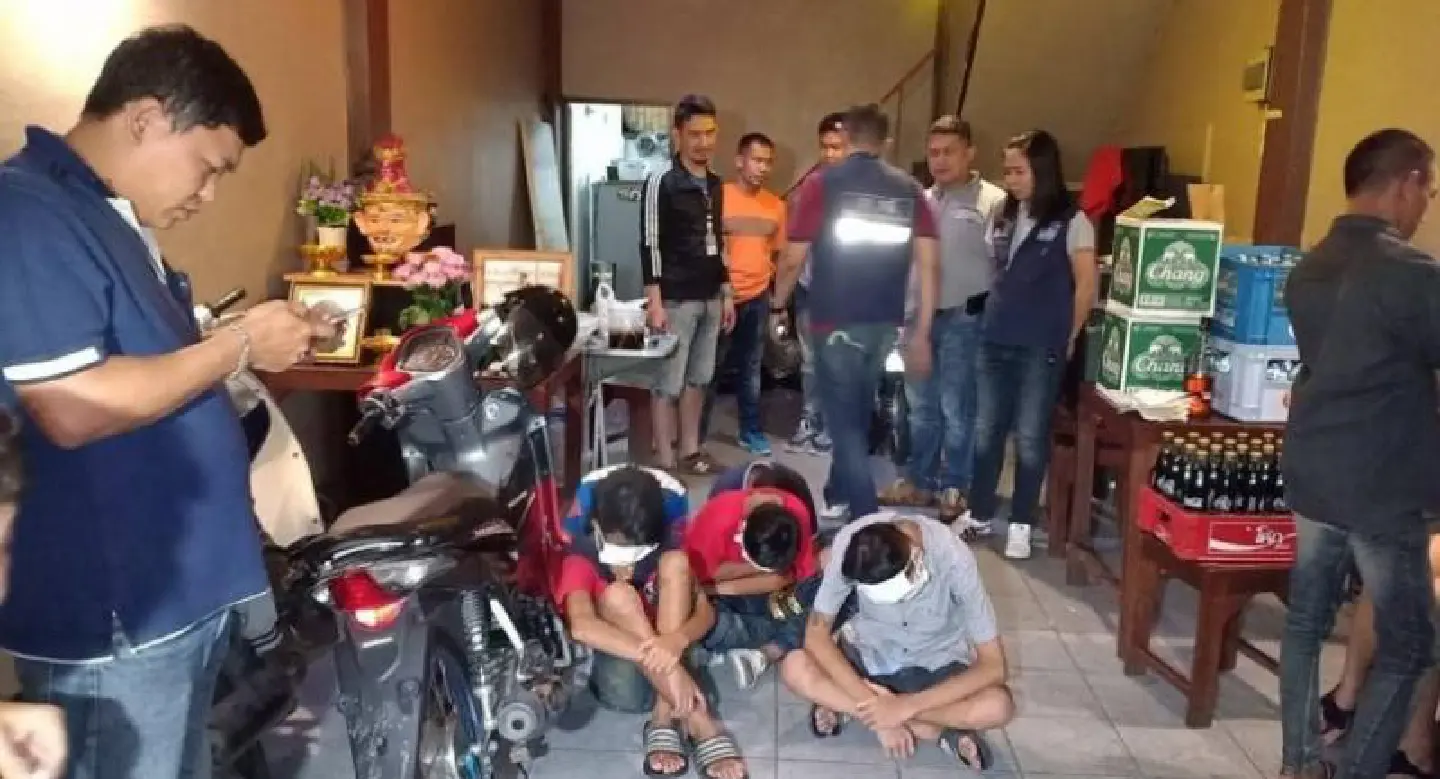 Bangkok booze shop arouses police suspicions Bangkok booze shop arouses police suspicions