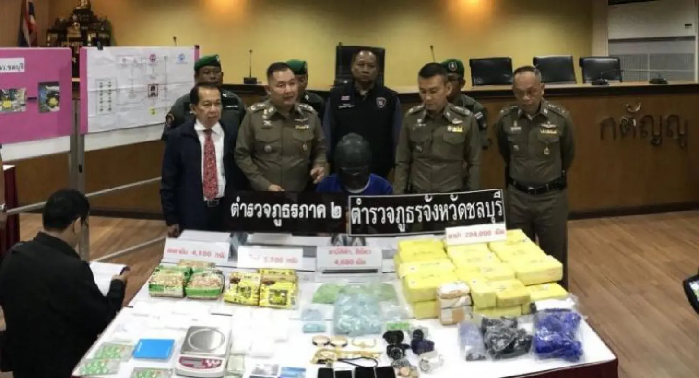 Chon Buri police arrest couple, seize 294,000 meth pills Chon Buri police arrest couple, seize 294,000 meth pills