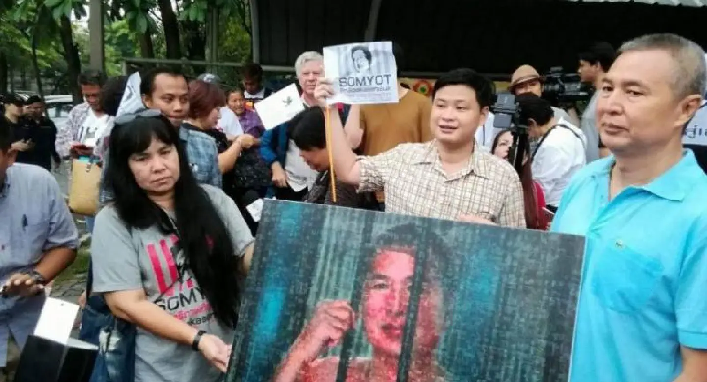 As prison term ends, lese majeste convict Somyot pledges to go back to fighting for democracy
