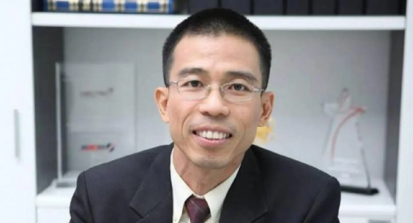 Moderate Party takes political middle path