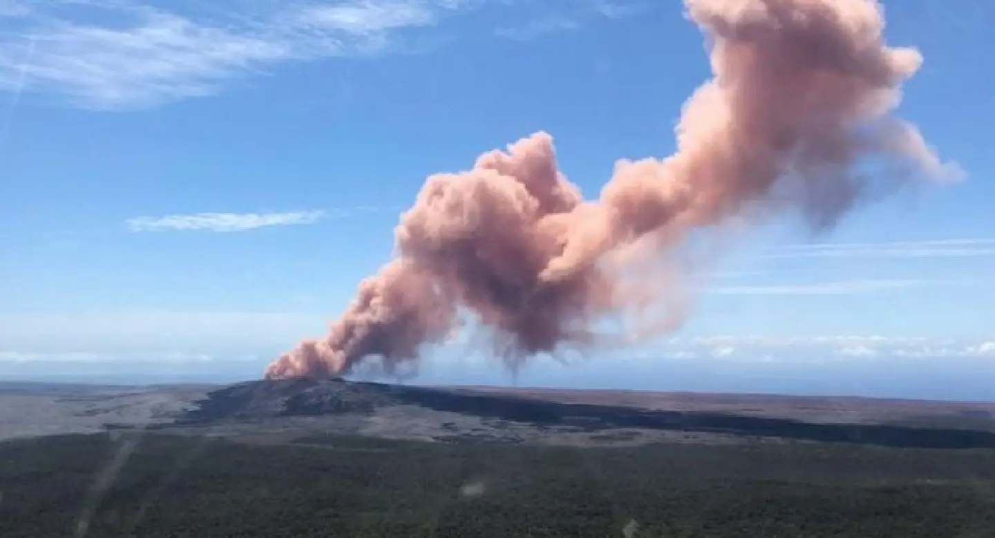 Thousands flee as Hawaii volcano eruption hits residential areas Thousands flee as Hawaii volcano eruption hits residential areas