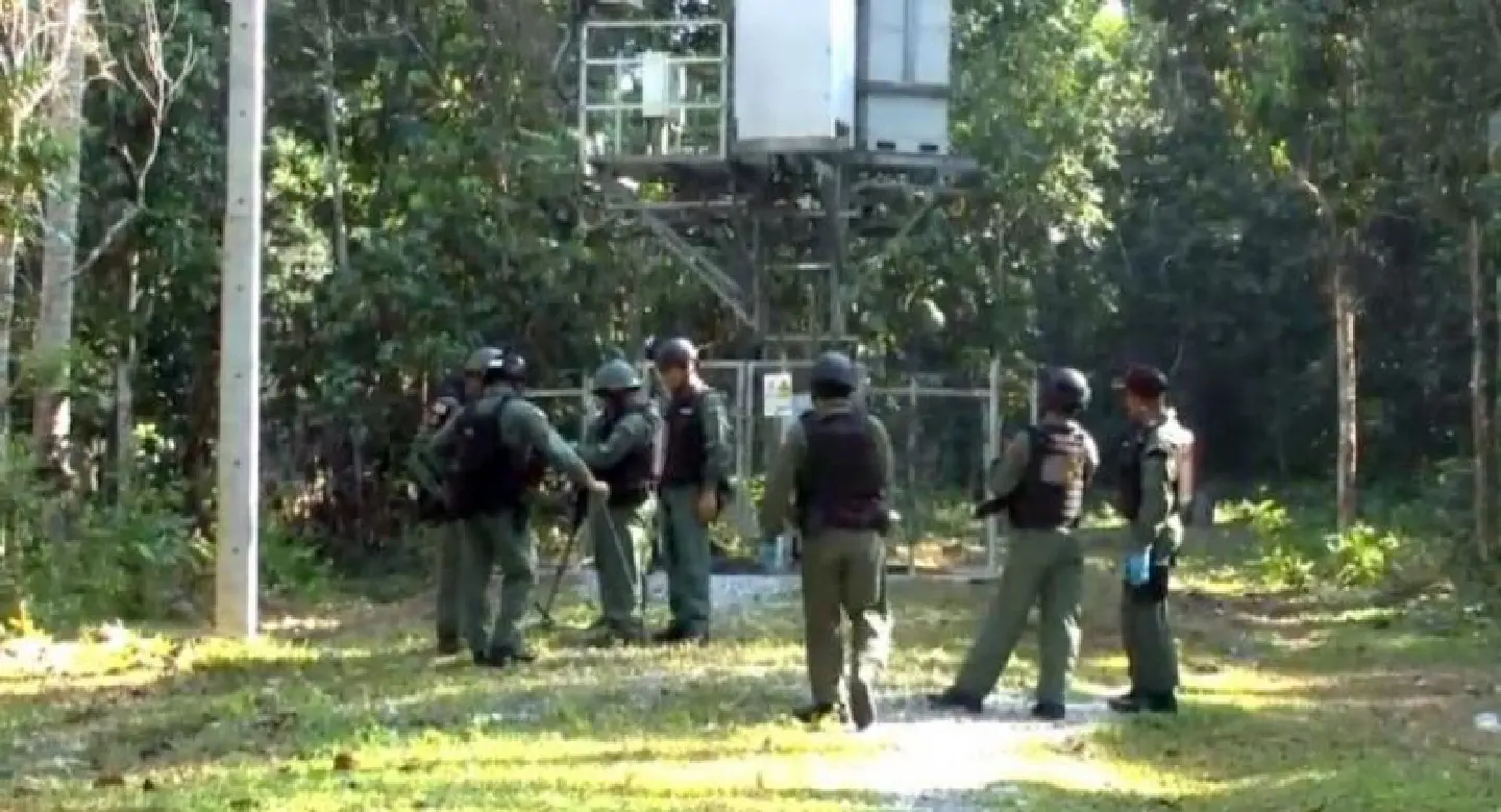 Simultaneous bombs hit power, phone utilities in deep South Simultaneous bombs hit power, phone utilities in deep South