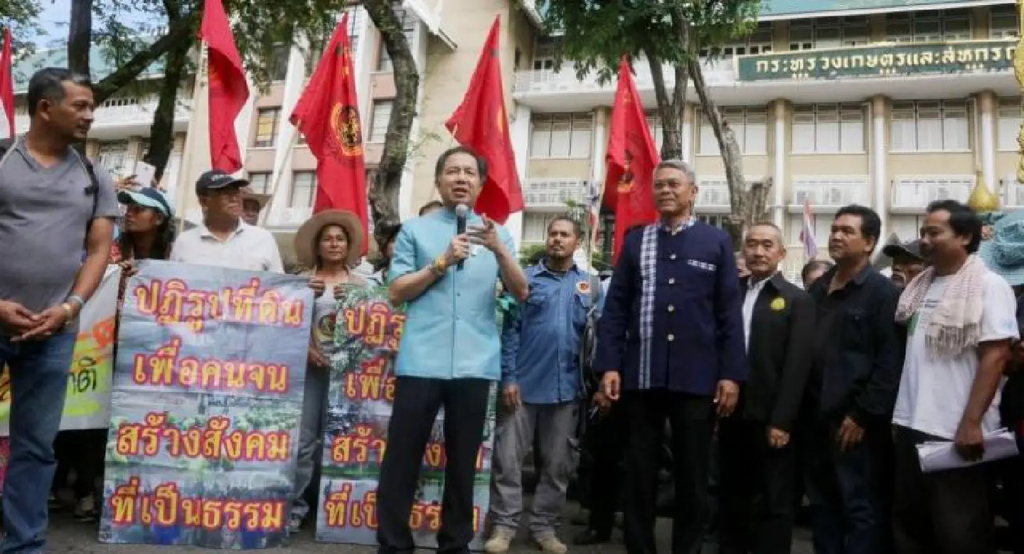 Prayut warns activists that protests will only delay poll Prayut warns activists that protests will only delay poll