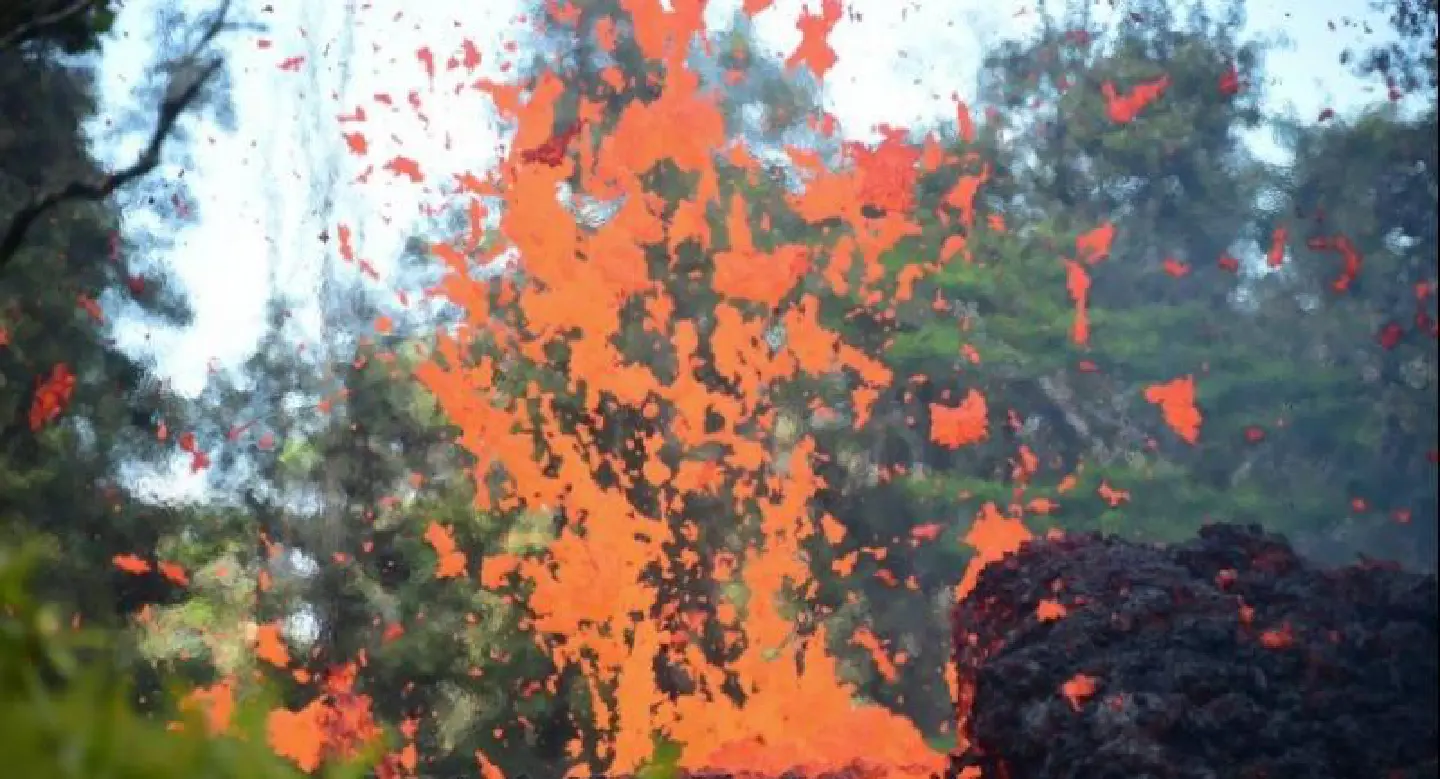 Major quake hits Hawaii, prompts further volcano eruptions Major quake hits Hawaii, prompts further volcano eruptions