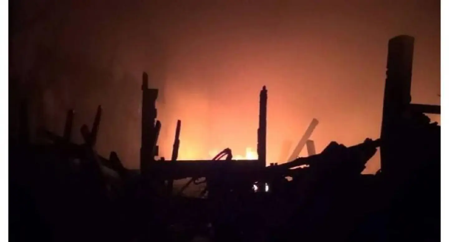 Fire destroys sofa factory in Samut Prakan Fire destroys sofa factory in Samut Prakan