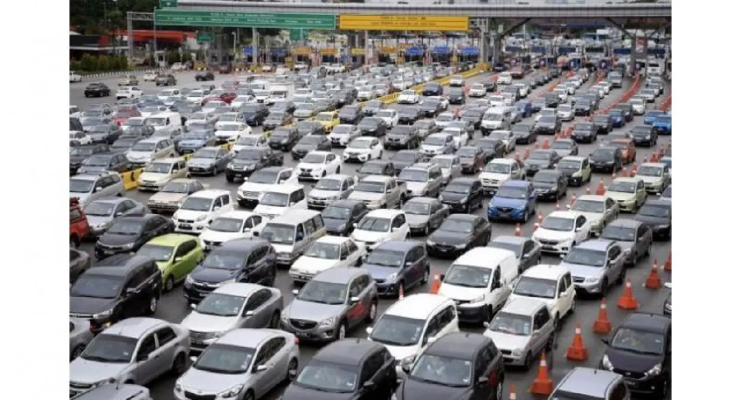 Traffic volume higher than usual on highways in Malaysia ahead of election Traffic volume higher than usual on highways in Malaysia ahead of election