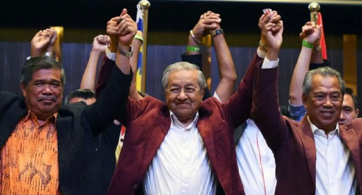 Malaysia's Mahathir wins shock election victory, toppling long-ruling regime