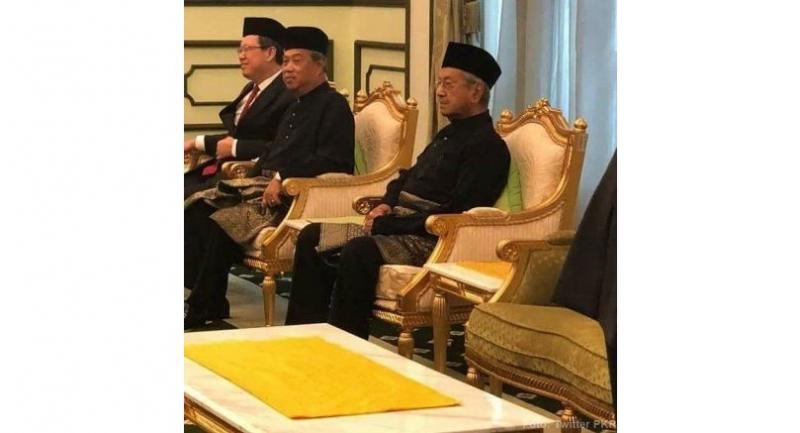 Dr M to be sworn in as PM at 9.30pm (KL time)