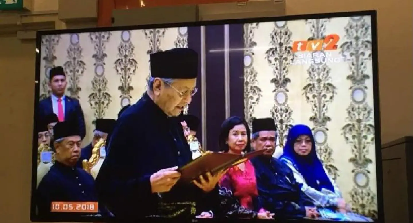 It's official, Dr M is Malaysia's seventh PM... and the world's oldest It's official, Dr M is Malaysia's seventh PM... and the world's oldest