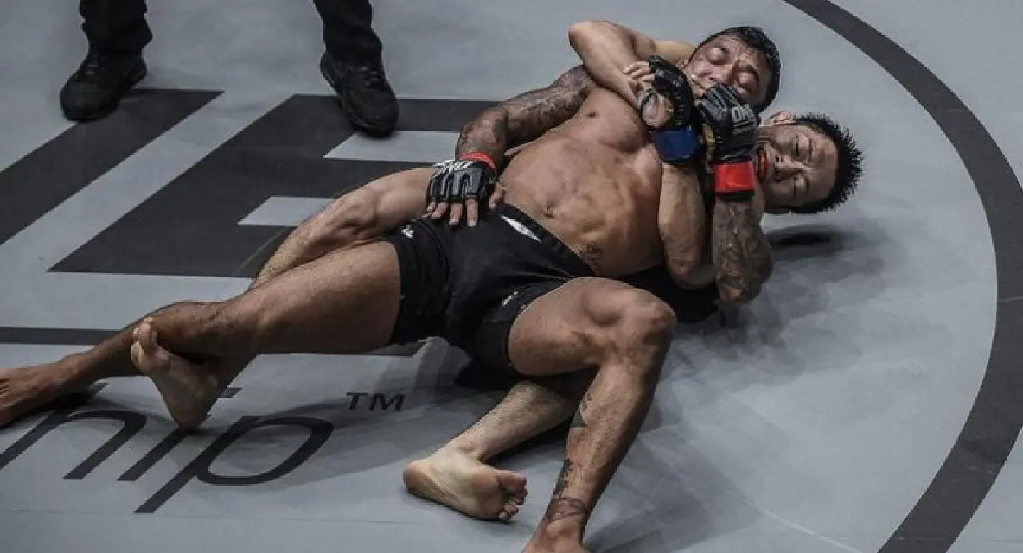 Naito scores close split decision victory over Silva to win ONE Strawweight World Championship Naito scores close split decision victory over Silva to win ONE Strawweight World Championship