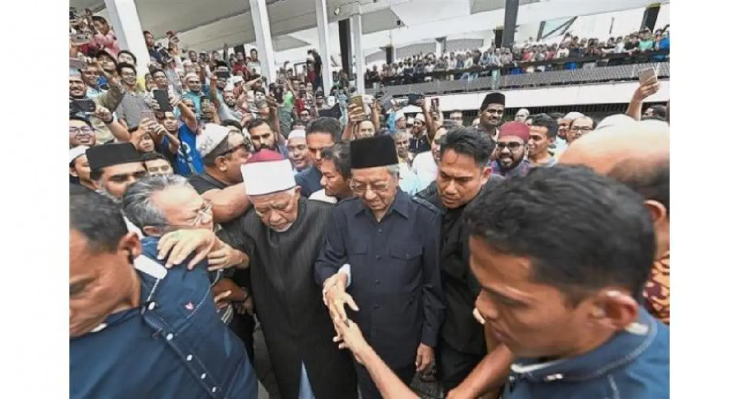 Analysis : It is a Mahathir tsunami Analysis : It is a Mahathir tsunami