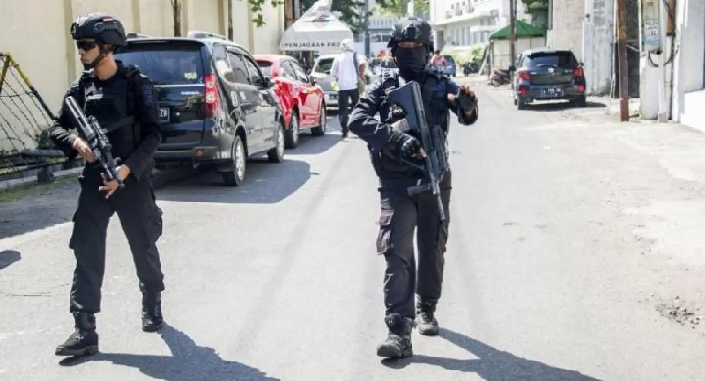 Four suicide bombers dead in Indonesia police HQ attack: authorities Four suicide bombers dead in Indonesia police HQ attack: authorities