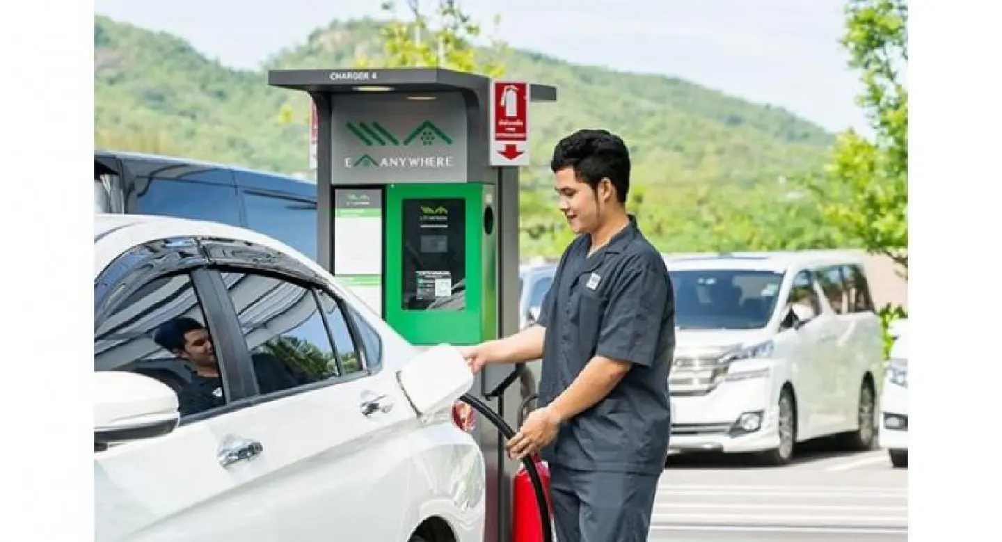 Charge the car while recharging your batteries Charge the car while recharging your batteries