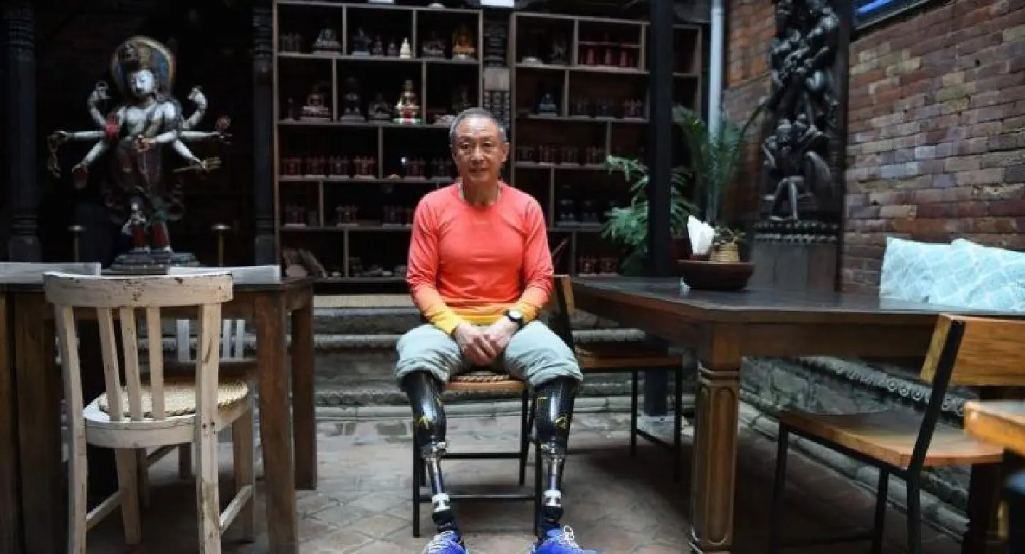 Chinese double amputee finally summits Everest, decades after first bid