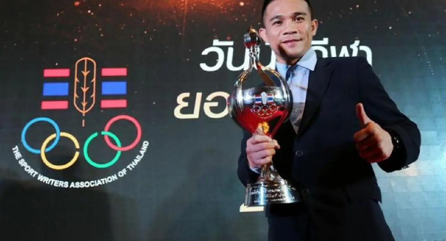 Smile back for boxing champion Srisaket Smile back for boxing champion Srisaket