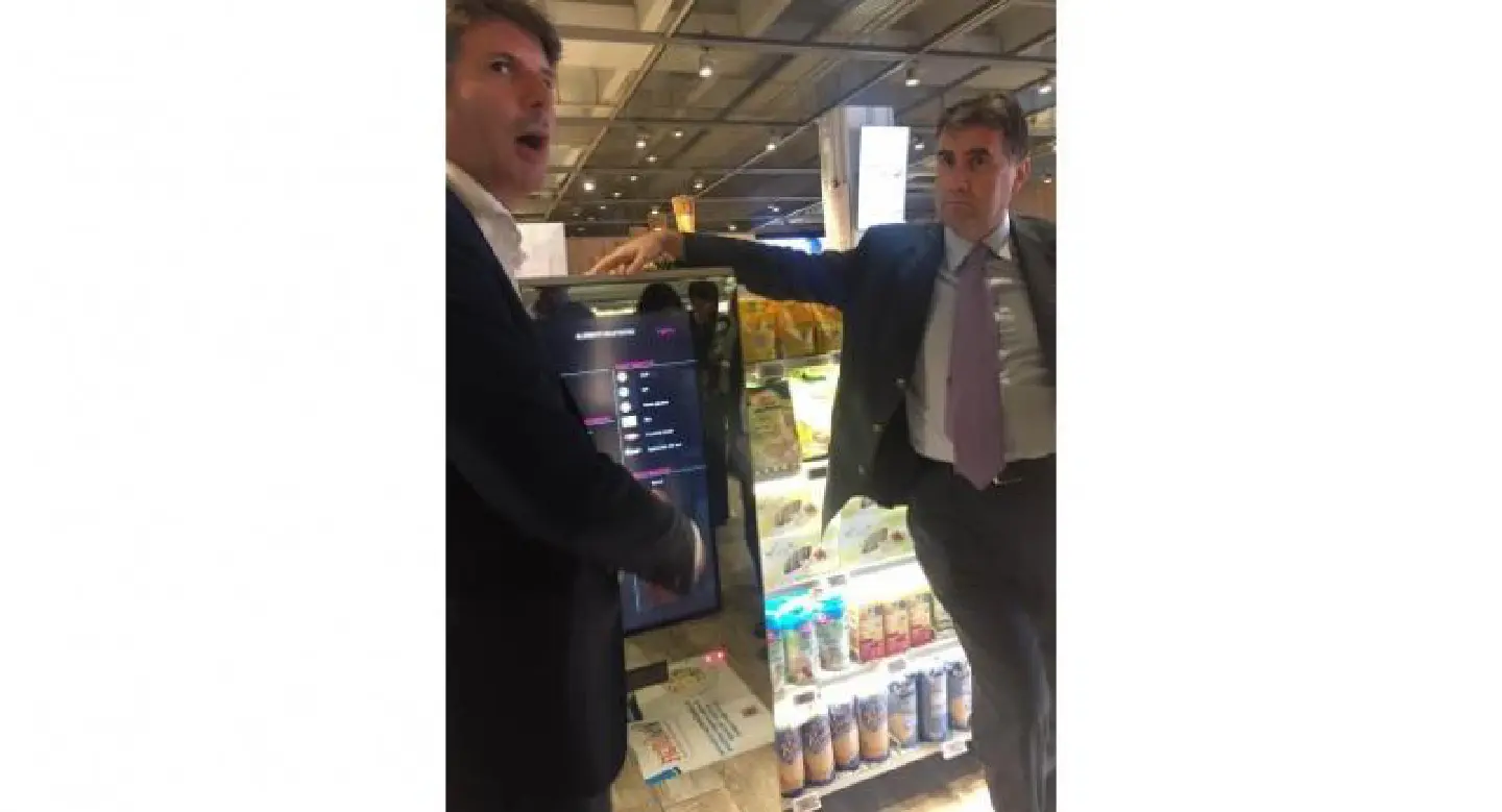 Use tech to blur boundaries in shopping experience, retailers told