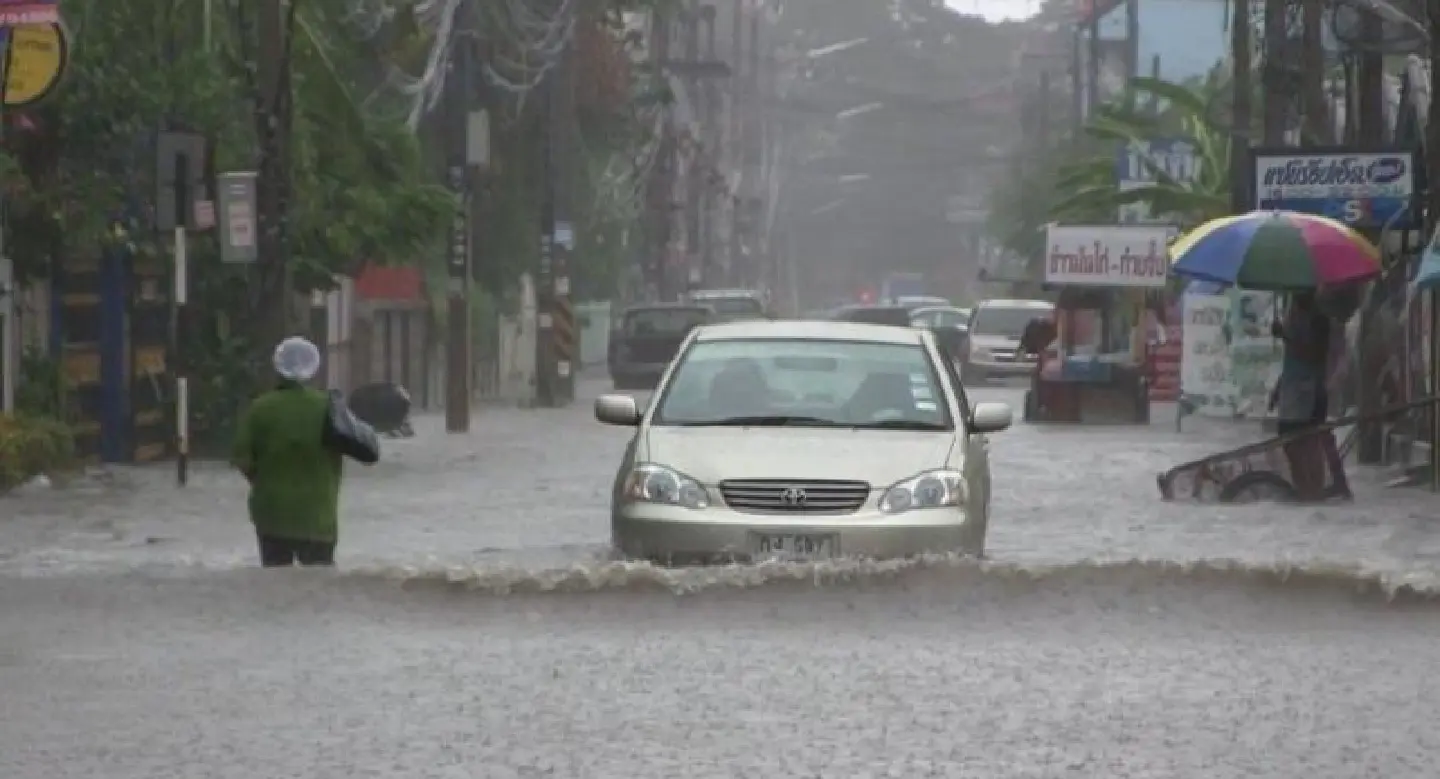 Phitsanulok hit by flash floods after hours of downpour Phitsanulok hit by flash floods after hours of downpour