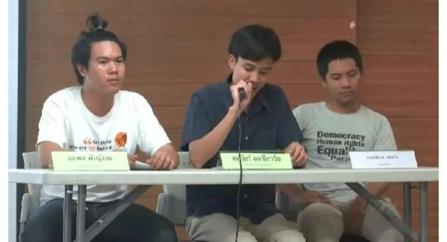 Junta gets thumbs-down in varsity survey Junta gets thumbs-down in varsity survey